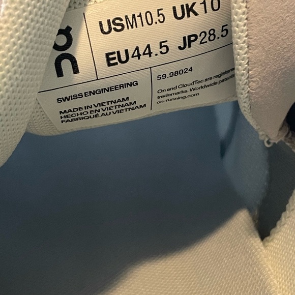 On Cloud 5 Glacier Runnings Shoes - Picture 9 of 11